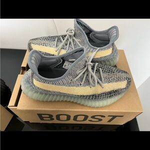 Authentic adidas Yeezy Boost 350 V2 Ash
Blue - size 7.5mens